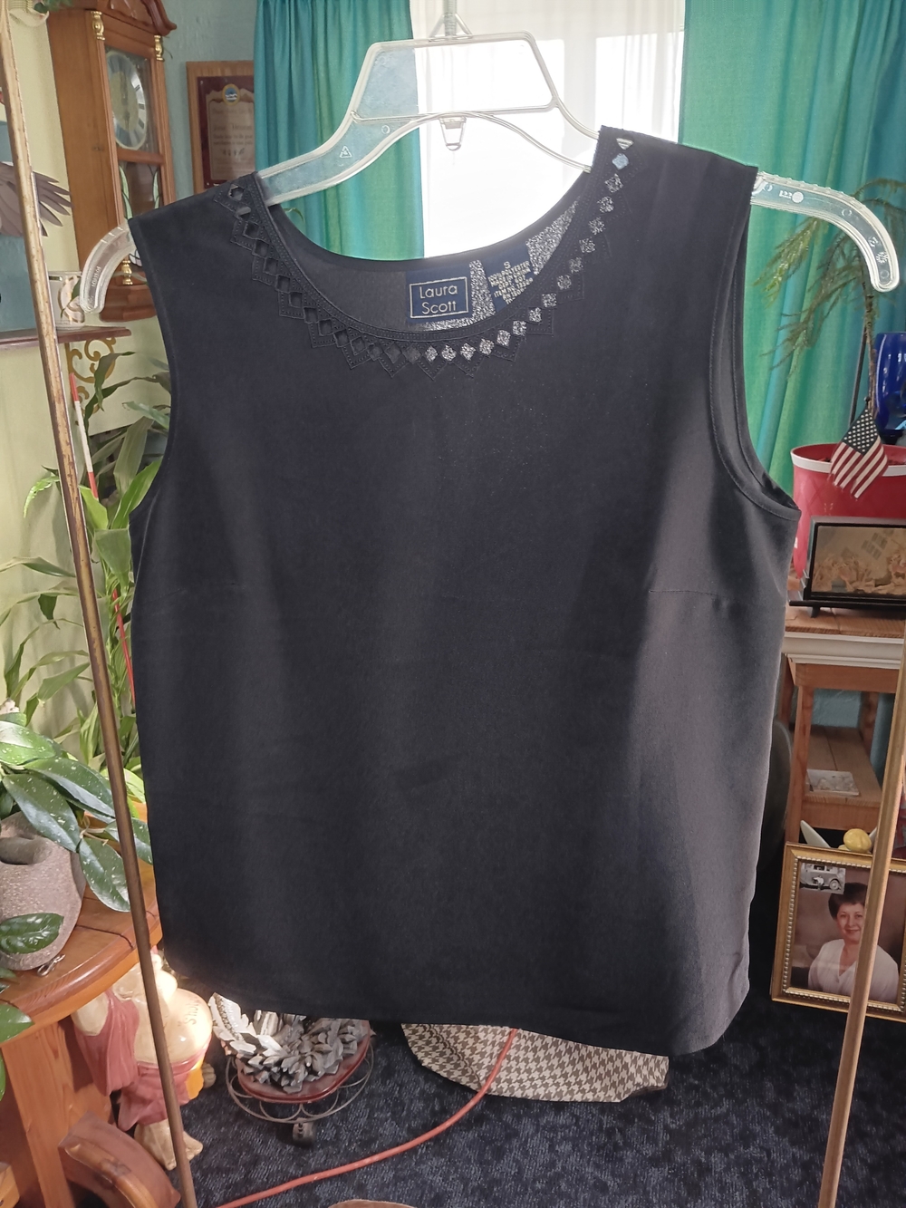 Laura Scott Black Sleeveless Scoop Neck Camisole with Subtle Trim
